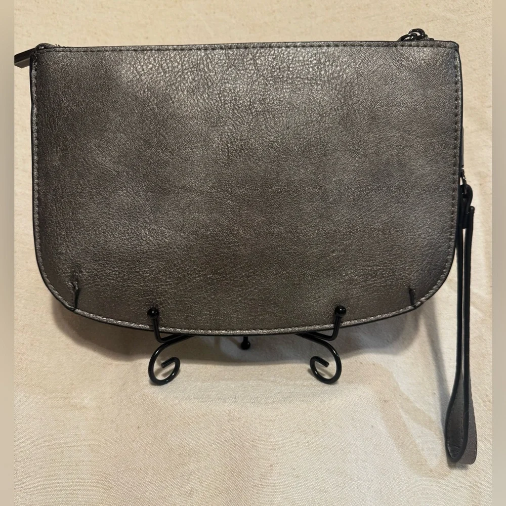 Jen & Co Pewter Vegan Leather Wristlet Zip Clutch